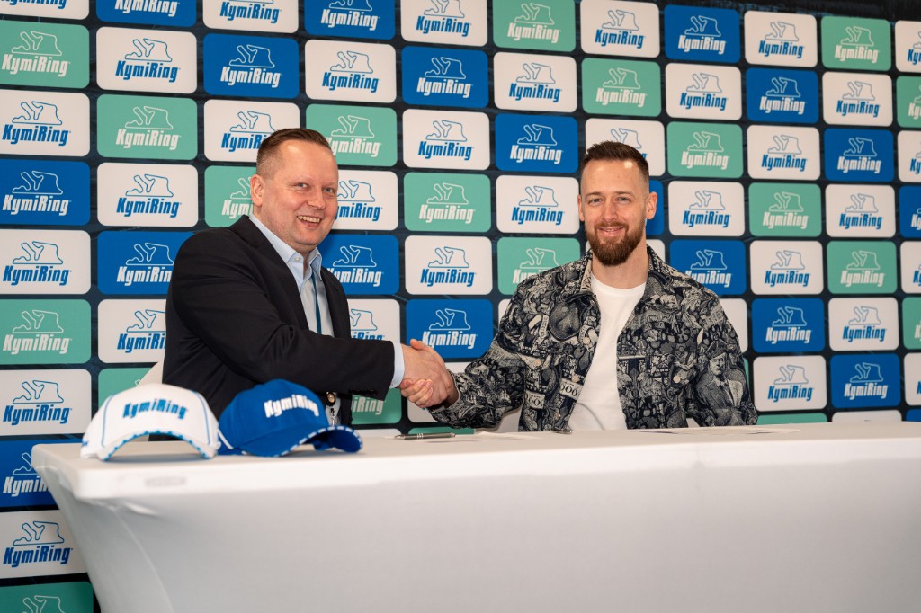 Kornel Ory sealing a commercial partnership at KymiRing