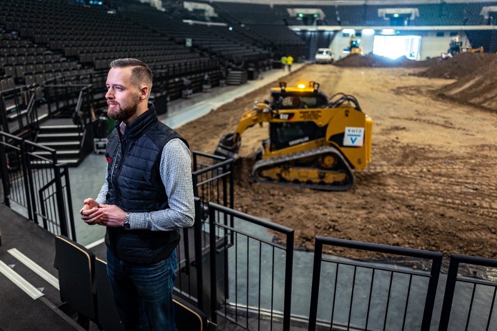 Kornel Ory overlooking SuperEnduro track build at the MVM Dome